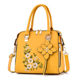 China's New Large Size Ladies Leather Handbags with Custom Logo and Brown Embroidery Zipper Closure and Letter Decoration