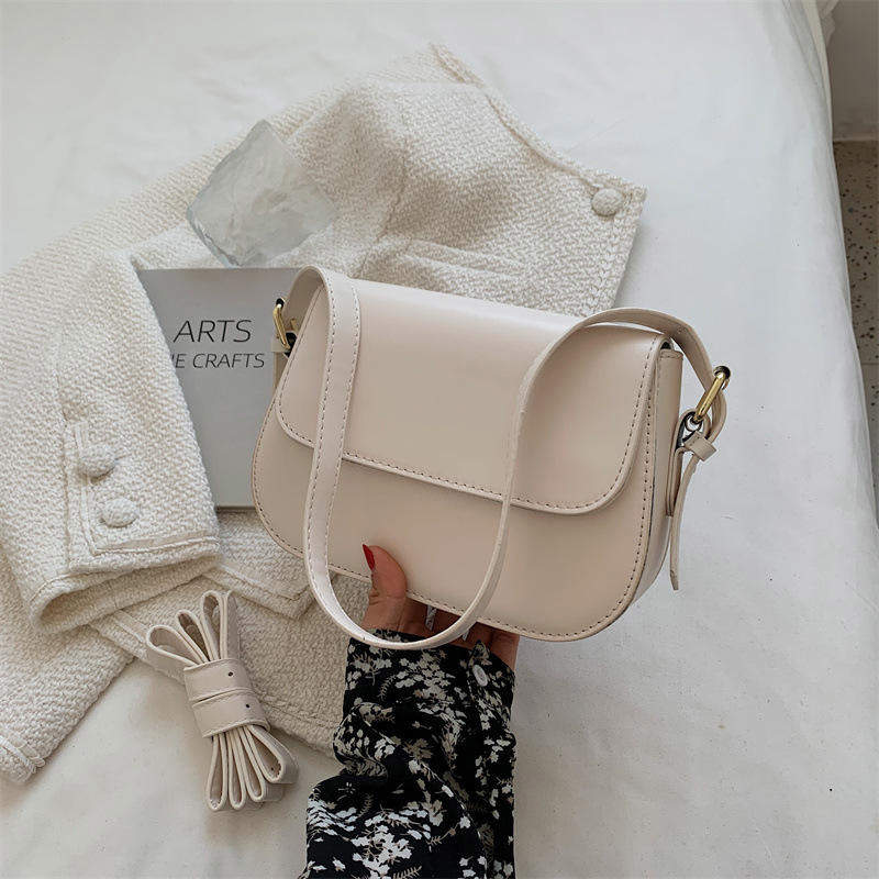 Pure Color New Style Autumn Winter Fashion Messenger Bag Street Fashion Magnetic Button Bag Texture Retro High Quality Bags