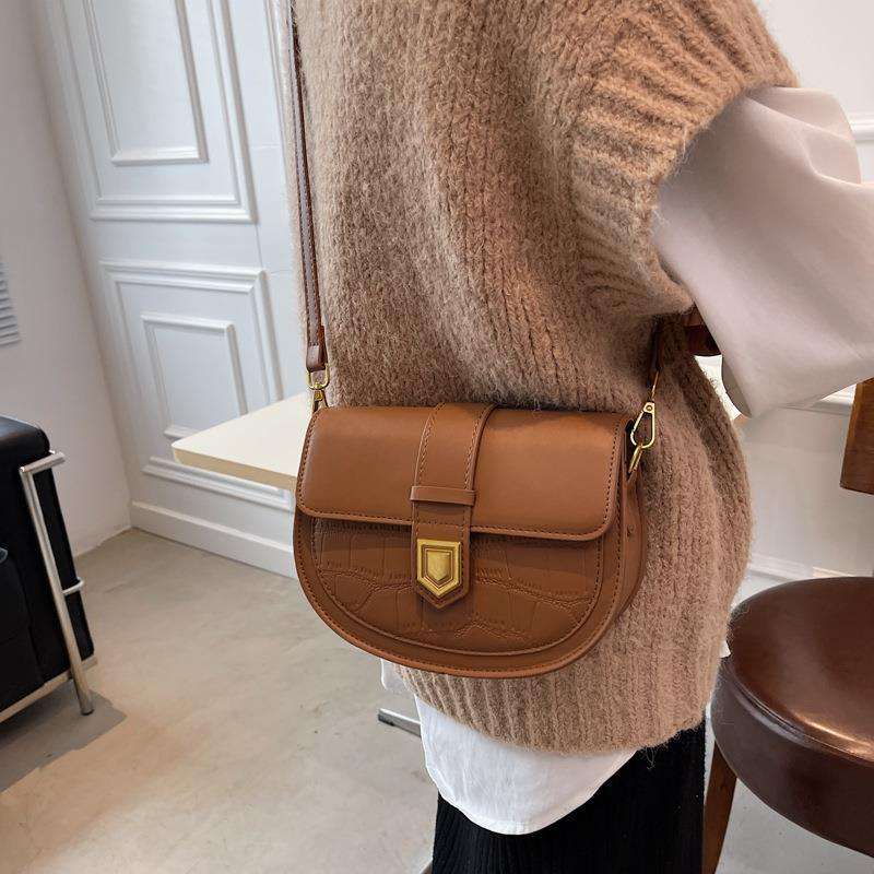 Fashion Acrylic Chain Messenger Shoulder Bag Pu Womens Bags Design Stone Saddle Handbags