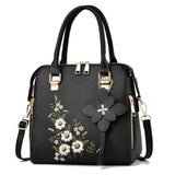 China's New Large Size Ladies Leather Handbags with Custom Logo and Brown Embroidery Zipper Closure and Letter Decoration